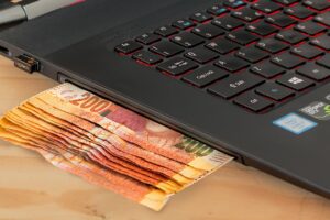 不登校の子どもが受けられるオンライン授業のメリットは？