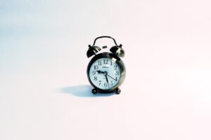 フリースクールの見学予約はどのように行うべきですか？