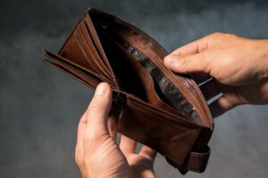 不登校の子どもが通うフリースクールの費用はどのような基準で決まるのか？
